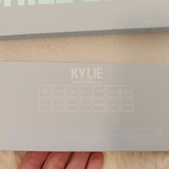 💖SALE! FIRM! KYLIE COSMETICS KYLIE JENNER CHILL BABY EYESHADOW PALETTE - Picture 12 of 15